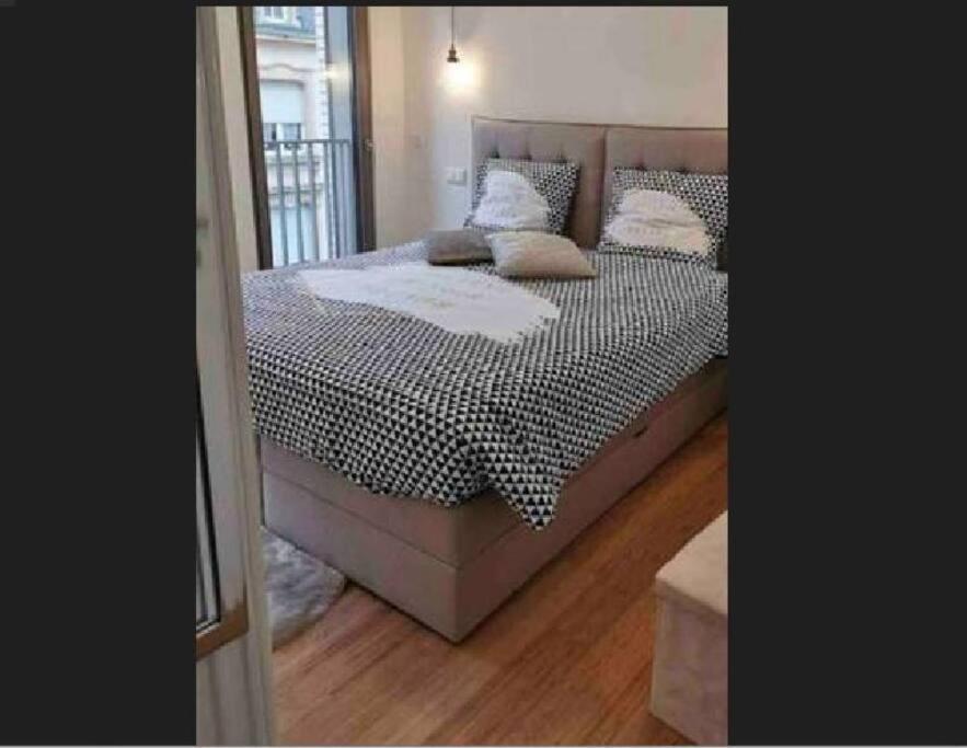 One Bedroom W Free Parking &terrace Apartment Luxembourg